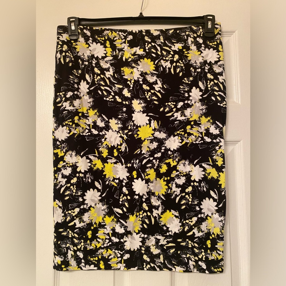 decree pencil skirt floral mini midi size XL 🌼